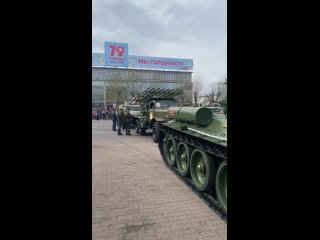 На площади Советов идут последние приготовления к военному параду в честь 79-й годовщины Победы в Великой Отечественной войне