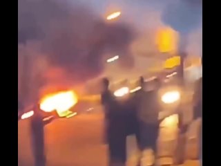 En las ciudades turcas de Hakkari y Adana hubo disturbios, se escucharon disparos en las calles y las fuerzas de seguridad reali