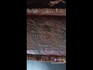 Реставраторы обновили кожаную подушку XIX века из музея Римского-Корсакова в Тихвине