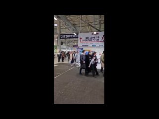 В Питере эвакуировали посетителей и сотрудников ТЦ Лондон молл после сообщения о бомбе