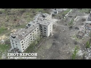 Прилеты FPV по украинским позициям в жилой застройке Часов Яра