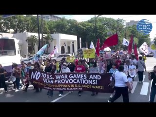 ‍⬛️ Стотине Филипинаца марширало је улицама Маниле у знак протеста због трилатералног самита између САД, Филипина и Јапана