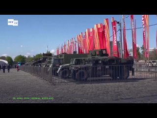 Leopard, Abrams und Bradleys: Russland präsentiert erbeutetes NATO-Kriegsgerät