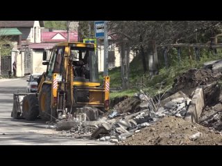 Продолжается капитальный ремонт дороги на улице Аттоева в Хасанье.