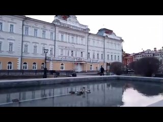 Фонтан у цирка тоже замер в ожидании. Его сотрудники МУП  Водоканал наполнили   одним из первых