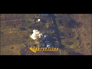 🇷🇺🇺🇦 Artillerymen of the State Border Guard Group destroyed a group of enemy FPV drone operators in the village of Goptovka, and