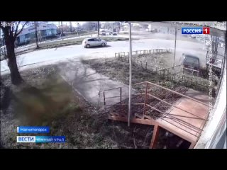 В Магнитогорске внедорожник на скорости врезался в дом