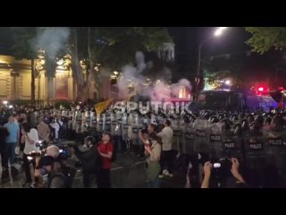 Protesters in Tbilisi erect barricades on Rustaveli Avenue