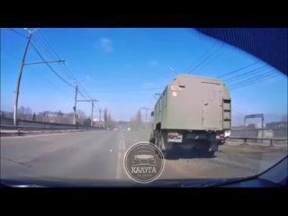 Момент ДТП на азаровском мосту попал на видео