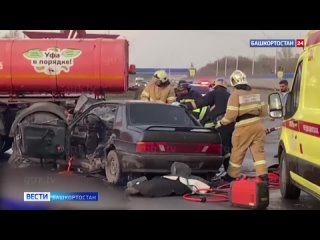 Публикуем видео с места страшной аварии в Уфе, где погибли пятеро молодых ребят