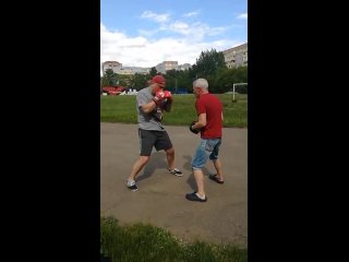Тренировка по боксу на улице