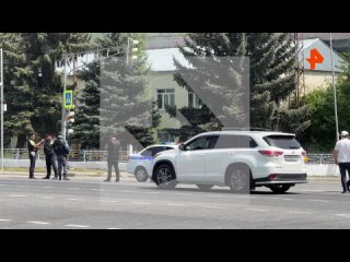 “Сейчас место нападения на полицейских оцеплено, там работает СК“: корреспондент показал место преступления в Карачаево-Черкесии