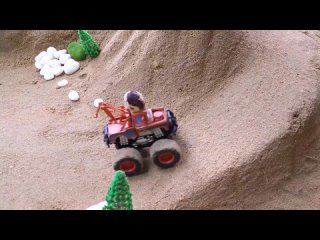 Коллекция забавных видео с игрушечными мостостроительными машинами
