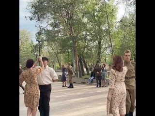 Оренбуржцы репетируют в парке «Салют, Победа!»
