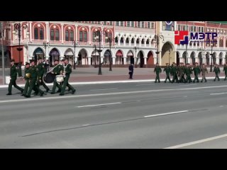 В Йошкар-Оле состоялась первая репетиция парада Победы. Военнослужащие йошкар-олинского гарнизона, сотрудники силовых ведомств,