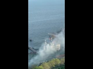 Видео снимак пожара у згради  Правне академие у Одеси, кои е погоен обореном ракетом