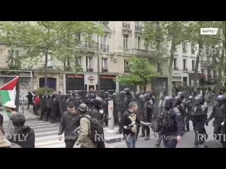 В Париже дымно, возможны взрывы и осадки в виде слезоточивого газа: столица Франции отмечает День труда
