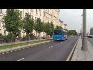 городской общественный транспорт в центре Москвы