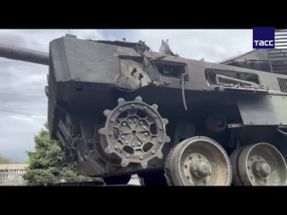 Военнослужащие Центрального военного округа под Авдеевкой захватили подорвавшийся на мине украинский танк Leopard немецкого п
