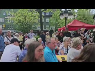 Die Grnen-Chefin Ricarda Lang nahm am 1. Mai an einer Kundgebung in Waltrop (NRW) teil. Sie hielt eine Rede und setzte sich ans