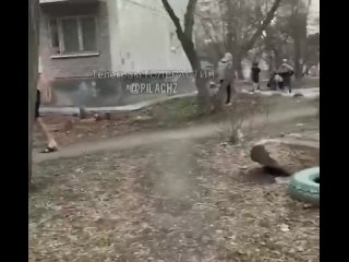 Екатеринбург. Мигранты с ножом накинулись на местного парня, который гулял с собакой.