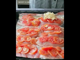 Мини_рецепт_для_вкусного_ужина_🤤⠀Ингредиенты_▪️куриное_филе_1кг▪️помидоры