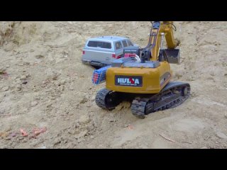 RC Trucks Sand Racing 4x4 Tractor Excavator vs Axial 4w Car Rescue