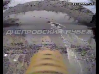 На кадрах FPV-дрон уничтожает лодку боевиков ВСУ на Днепре в Херсонской области