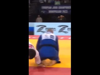 ---- Тато Григалашвили шикарным броском с колен продолжает свой путь к золотой медали --_judo(480P).mp4