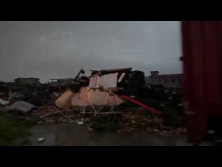 Масштабные разрушения после прохождения торнадо в Гуанчжоу (Китай, ).