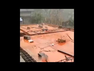 В результате торнадо в городе Гуанчжоу на юге Китая погибли пять человек, а 33 получили травмы.