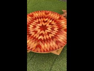 Красивущий столик в технике маркетри - деревянной мозаики
