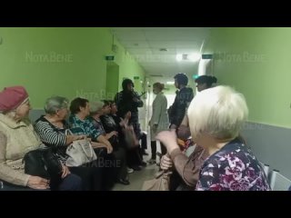 “Ещё давайте нас расстреляйте“: в Абакане заведующая поликлиники вызвала Росгвардию на очередь пенсионерок