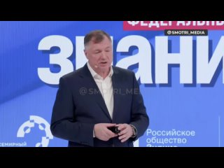 ⭐️ Хуснуллин: 
В Мариуполе жизнь возвращается, люди возвращаются, мы там строим дороги, набережную с пляжами, в этом сезоне он у