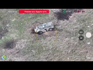 Украјински војник је изгубио контролу над БРДМ-ом и одвезао га право у кратер