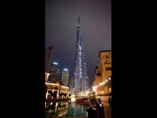 🗼Самое высокое здание в мире «Бурдж-Халифа» в Дубае подсветили в цвета флага России в знак солидарности с жертвами теракта в «Кр