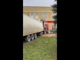 Авария в Железноводске на ул.Ленина с фурой и газели. Фура въехала в супермаркет Магнит