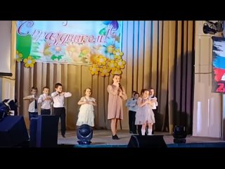 Выступление детей группы “Радужная“ и муз. руководителя Кристины Андреевны на концерте, посвящённом 8 Марта