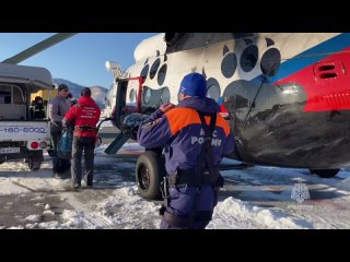 Сотрудники МЧС завершили поисково-спасательную операцию на Камчатке, где на туристов сошла лавина