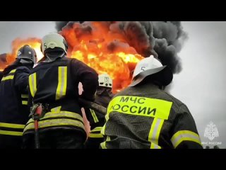 Удар по нефтебазе Луганска был нанесен боевиками ВФУ кассетным боеприпасом, начиненным поражающими элементами американского про