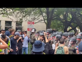 Se han desplegado importantes fuerzas policiales en el campus de la Universidad de Austin en Texas, donde comenzaron los enfren