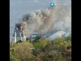 В Одессе после обстрела горит Замок Гарри Поттера Пылает дом бывшего депутата-регионала Сергея Кивалова