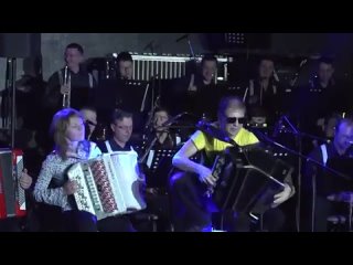 Фёдор Чистяков играет хиты западного рока с оркестром