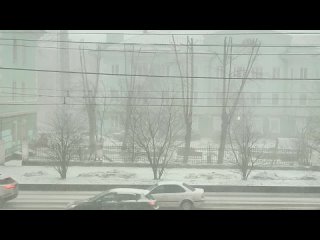 На Красноярск обрушилась метель и снег