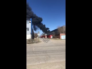 ❗️Чёрный дым в Нефтяниках виден даже на левом берегу

Сотрудники МЧС продолжают тушение пожара.