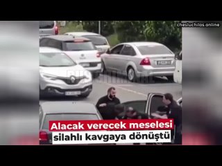 В Турции мужчина на глазах у полицейских застрелил человека Стрельба произошла из-за банального долг