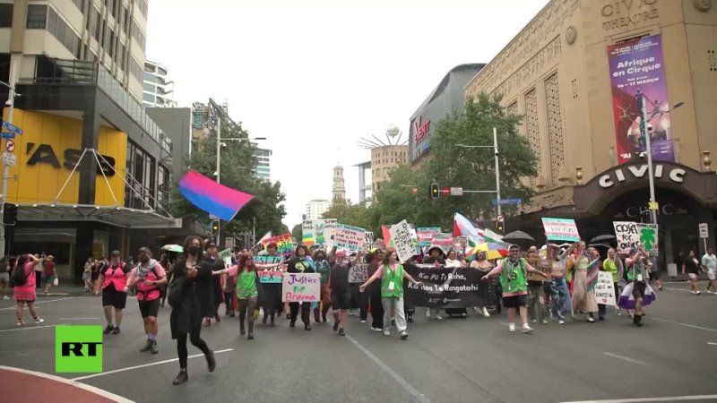 Nouvelle Zélande : des milliers de personnes participent au défilé de la fierté LGBT à