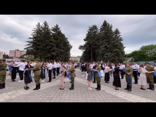 Друзья, вчера, помимо запуска в небо аэростата с Георгиевской лентой, многие жители могли наблюдать трогательный танец Синий