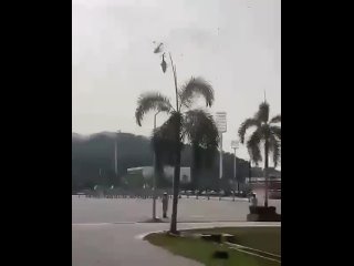 Два вертолета разбились в малайзийском городе Лумут во время тренировочного полета перед воздушным парадом по случаю 90-летия Ко
