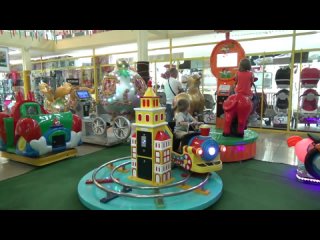 Indoor PLAYGROUND fun for kids - Train racing at Amusenemt park
